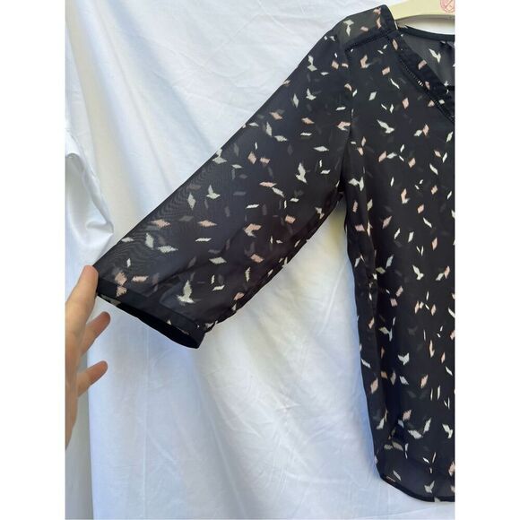 Maurices Black Light Weight 3/4 Length Sleeve Top Woman’s Size Medium - Picture 3 of 7